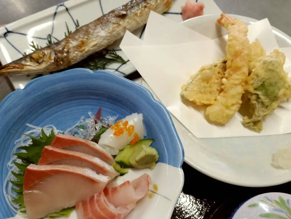 満帆荘の金印定食(刺身・天ぷら・焼き魚)