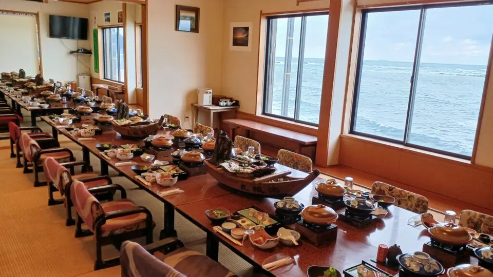満帆荘の宴会・法事・会席料理の大広間(海側)