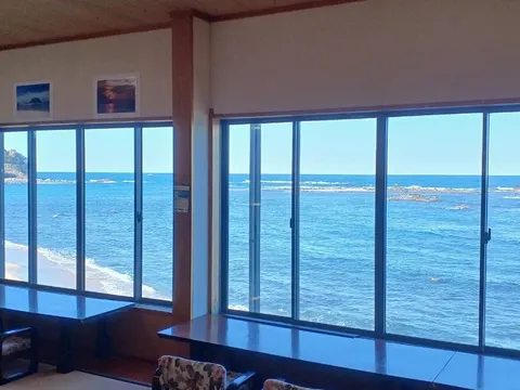 満帆荘の海を一望できる客室